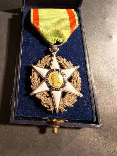 老王徽章第176期 - 法国骑士级农业功绩勋章    原盒    银质珐琅     20.8g