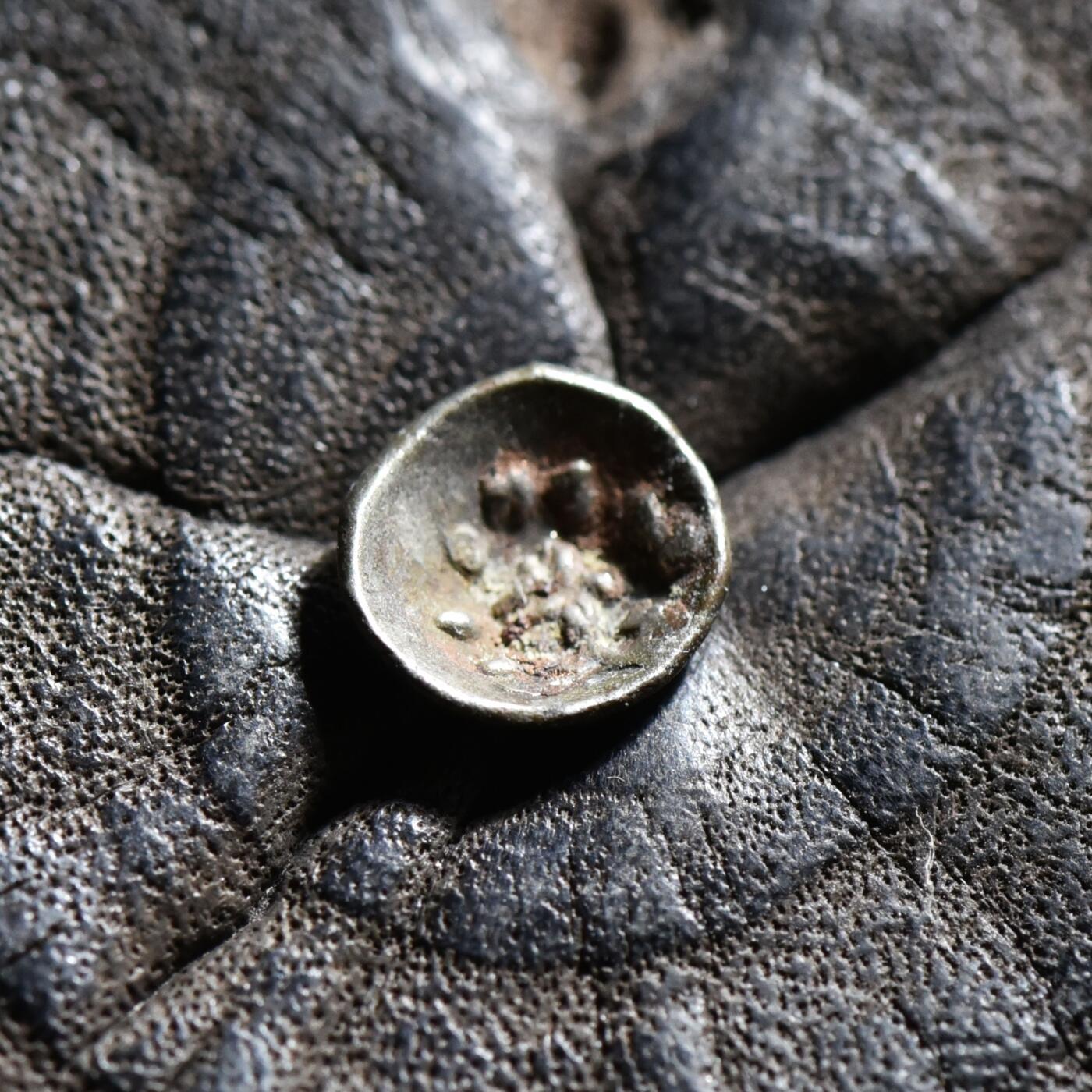 【良泉】【春节前最后一场】2月5日晚19.30点开拍！208组，本场结束后预存钱币的朋友请告知，将连同本场拍品一起邮寄，预祝诸位春节愉快！ 公元100-120年【南阿拉伯半岛】萨巴和希木叶尔王国，阿姆丹王【碟形】1/4标准【微型】银币，0.26克