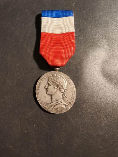 老王徽章第176期 - 法国银级劳工奖章    1963年    950银    12.2g