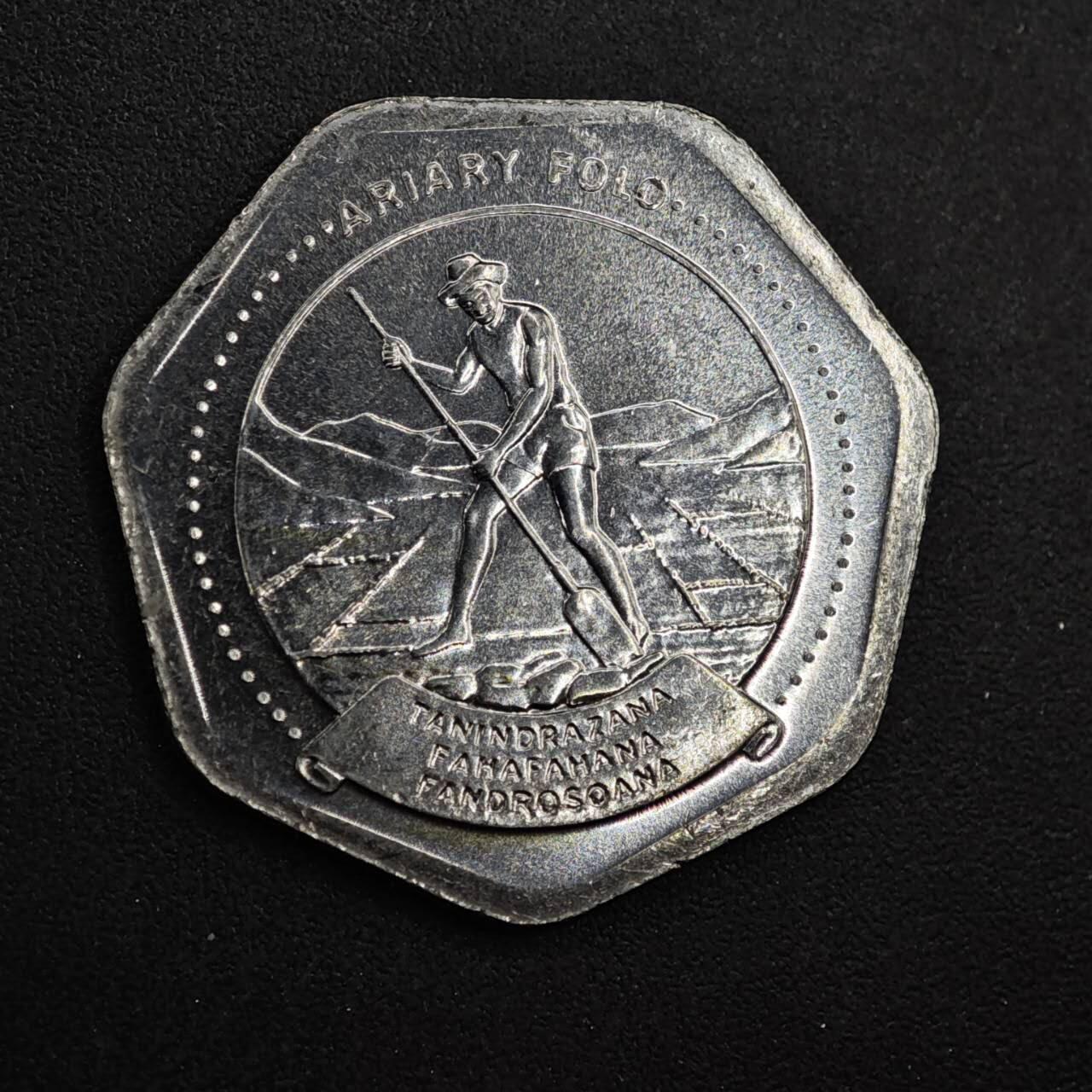 【淘币小摊】实时拍第八百四十八拍   散币银币场   满百包邮可预留二周 每周一统一发货   马达加斯加1999年10阿尔瑞尔