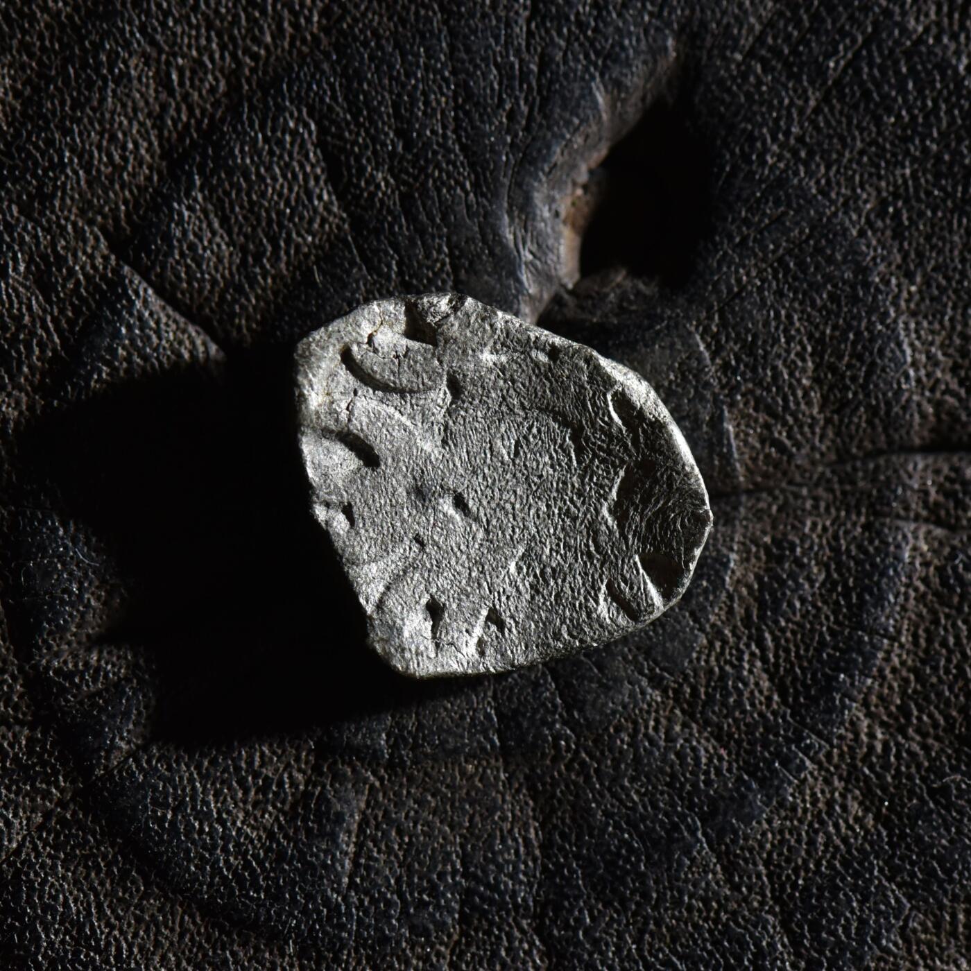 【良泉】【春节前最后一场】2月5日晚19.30点开拍！208组，本场结束后预存钱币的朋友请告知，将连同本场拍品一起邮寄，预祝诸位春节愉快！ 公元前5-前3世纪【古印度】犍陀罗 六臂符 【小面值】1/8萨特马纳 银币，2.04克