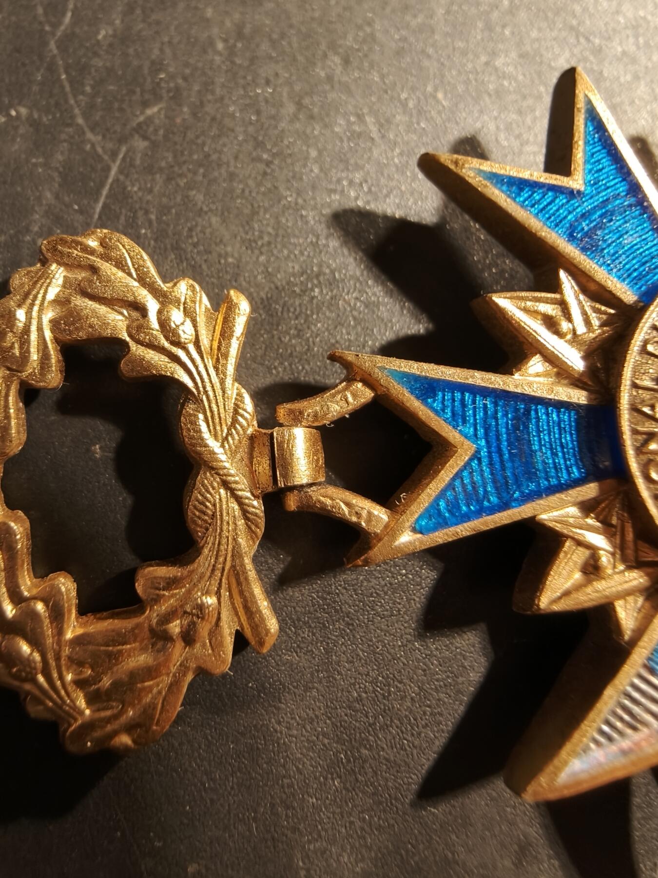 老王徽章第176期 法国军官级国家功勋勋章    原盒    早期950银镀金珐琅     28.7g