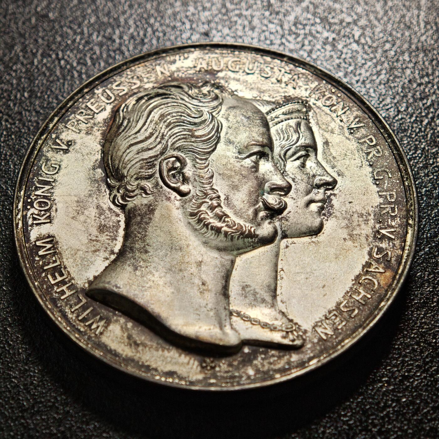 【德藏】世界币章拍卖第161期 1854年 德国普鲁士威廉一世与奥古斯塔银婚纪念高浮雕镀银大铜章 立体感极强 直径约：50.9mm；重约：72.6g