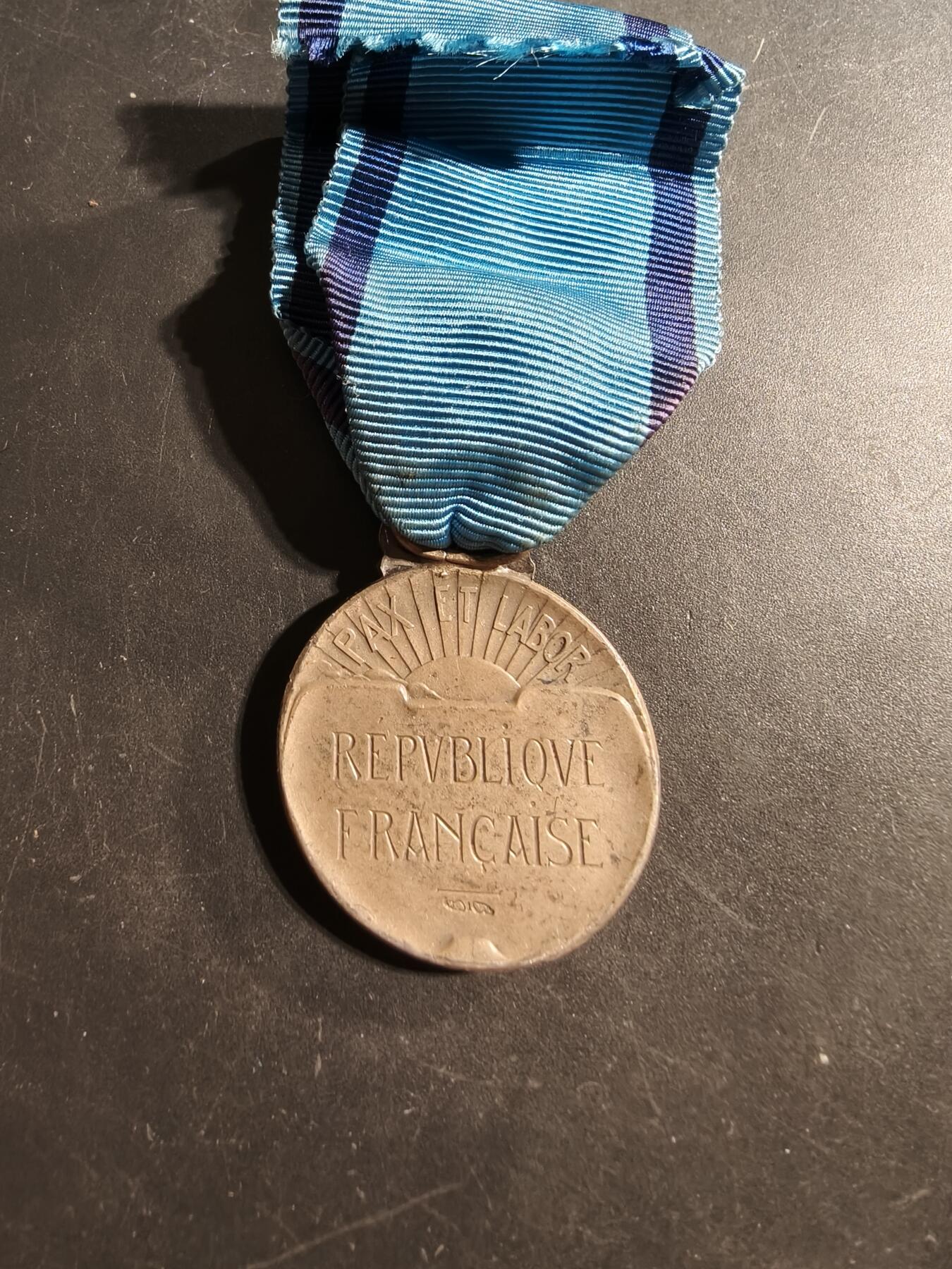老王徽章第176期 法国银级体育奖章    950银    16.1g
