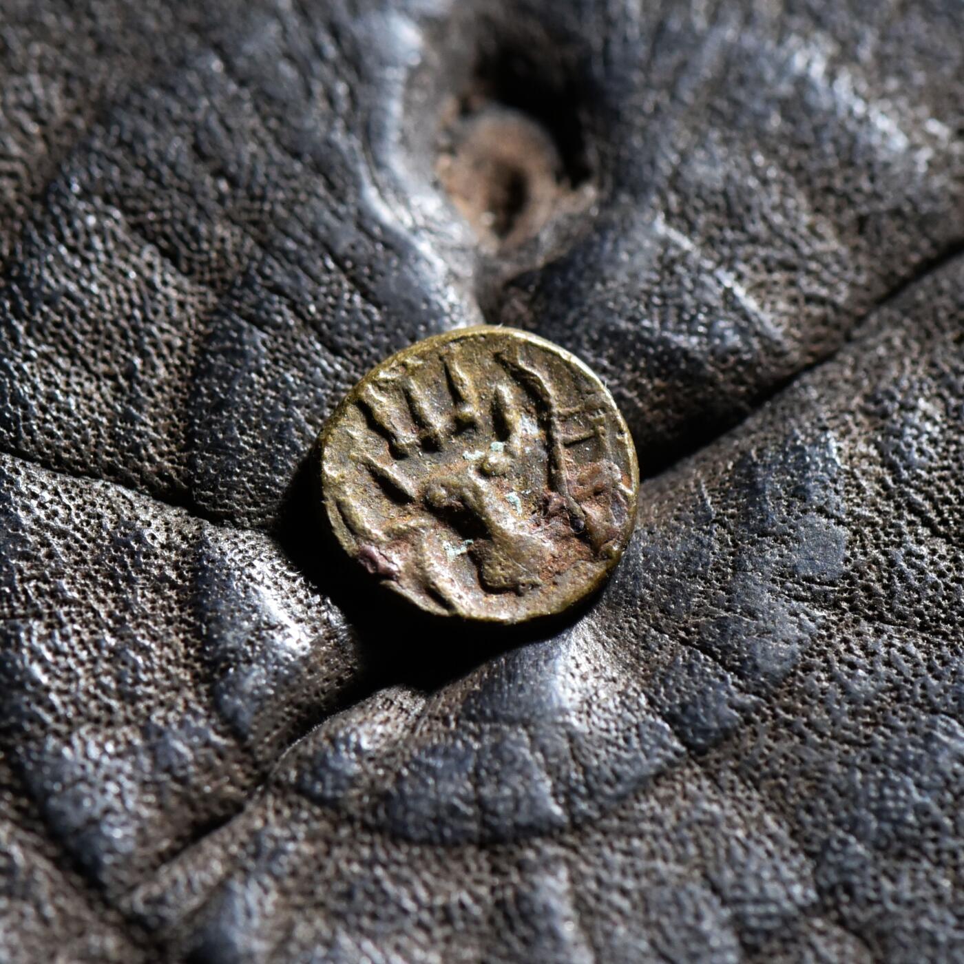 【良泉】【春节前最后一场】2月5日晚19.30点开拍！208组，本场结束后预存钱币的朋友请告知，将连同本场拍品一起邮寄，预祝诸位春节愉快！ 公元1-2世纪【南阿拉伯半岛】希木叶尔人或赛伯伊人，灭绝生物“也门瞪羚”1/4标准【微型】银铜合金币，0.47克