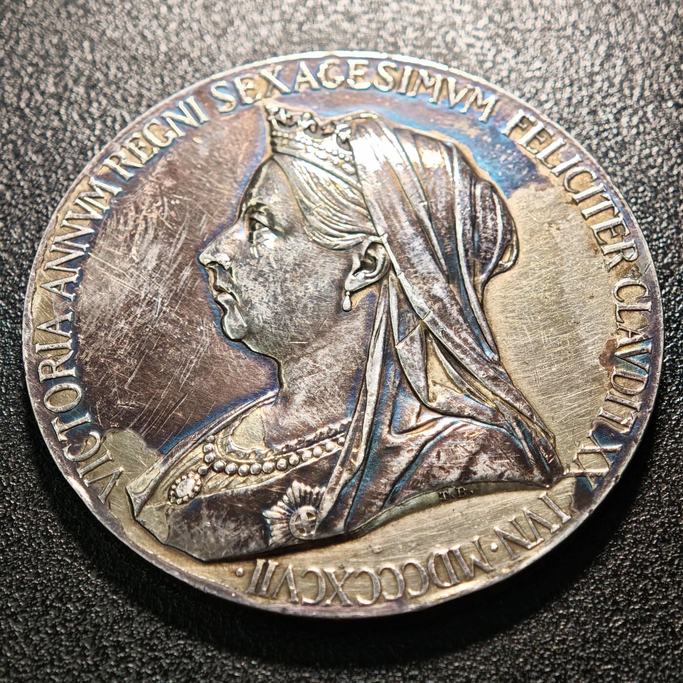 【德藏】世界币章拍卖第161期 1837年 英国维多利亚女王登基60周年纪念大银章 五彩包浆 直径约：57.7mm；重约：82.9g