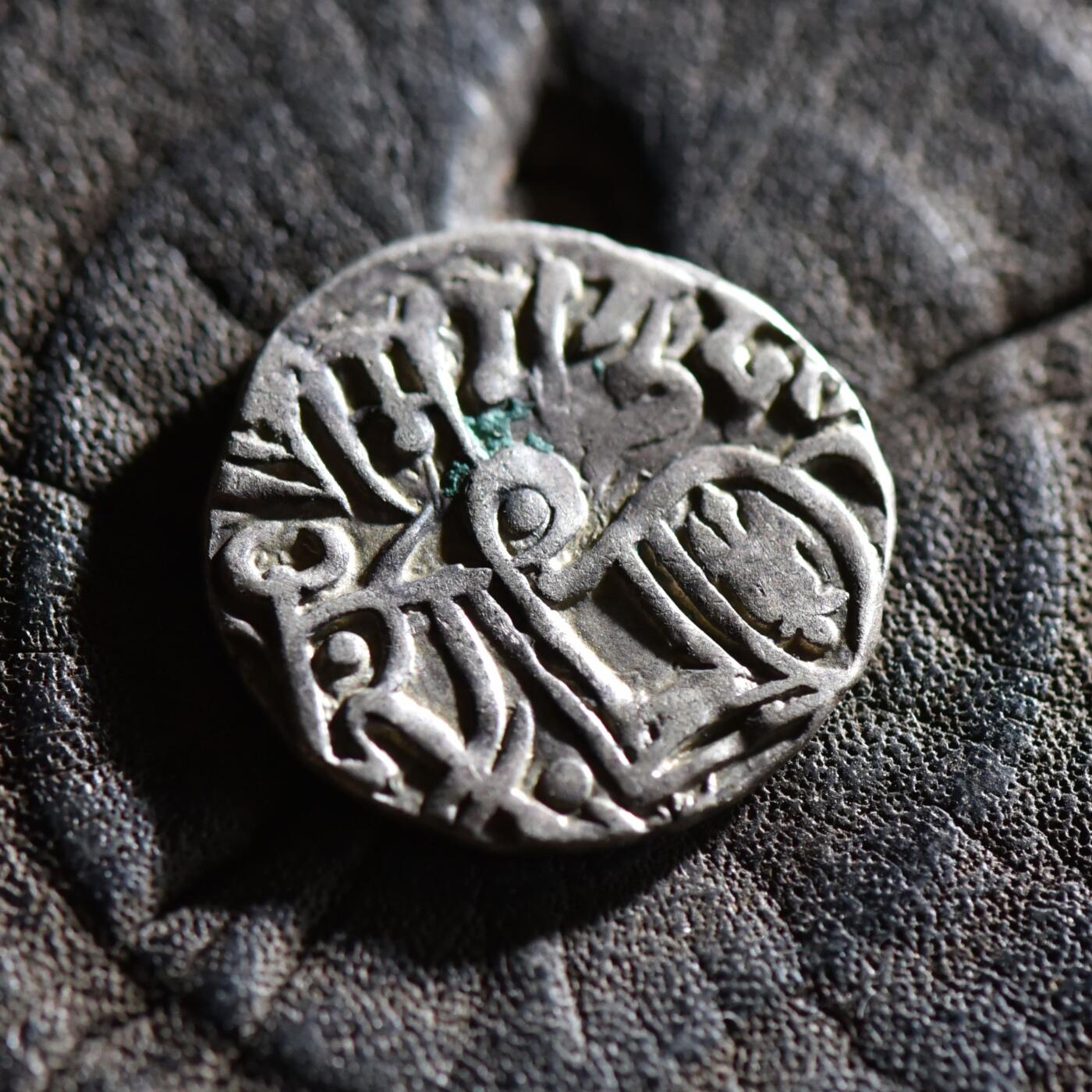 【良泉】【春节前最后一场】2月5日晚19.30点开拍！208组，本场结束后预存钱币的朋友请告知，将连同本场拍品一起邮寄，预祝诸位春节愉快！ 【美品】公元850-970年【沙希王朝】萨曼塔·提婆，瘤牛/骑士银币，3.23克