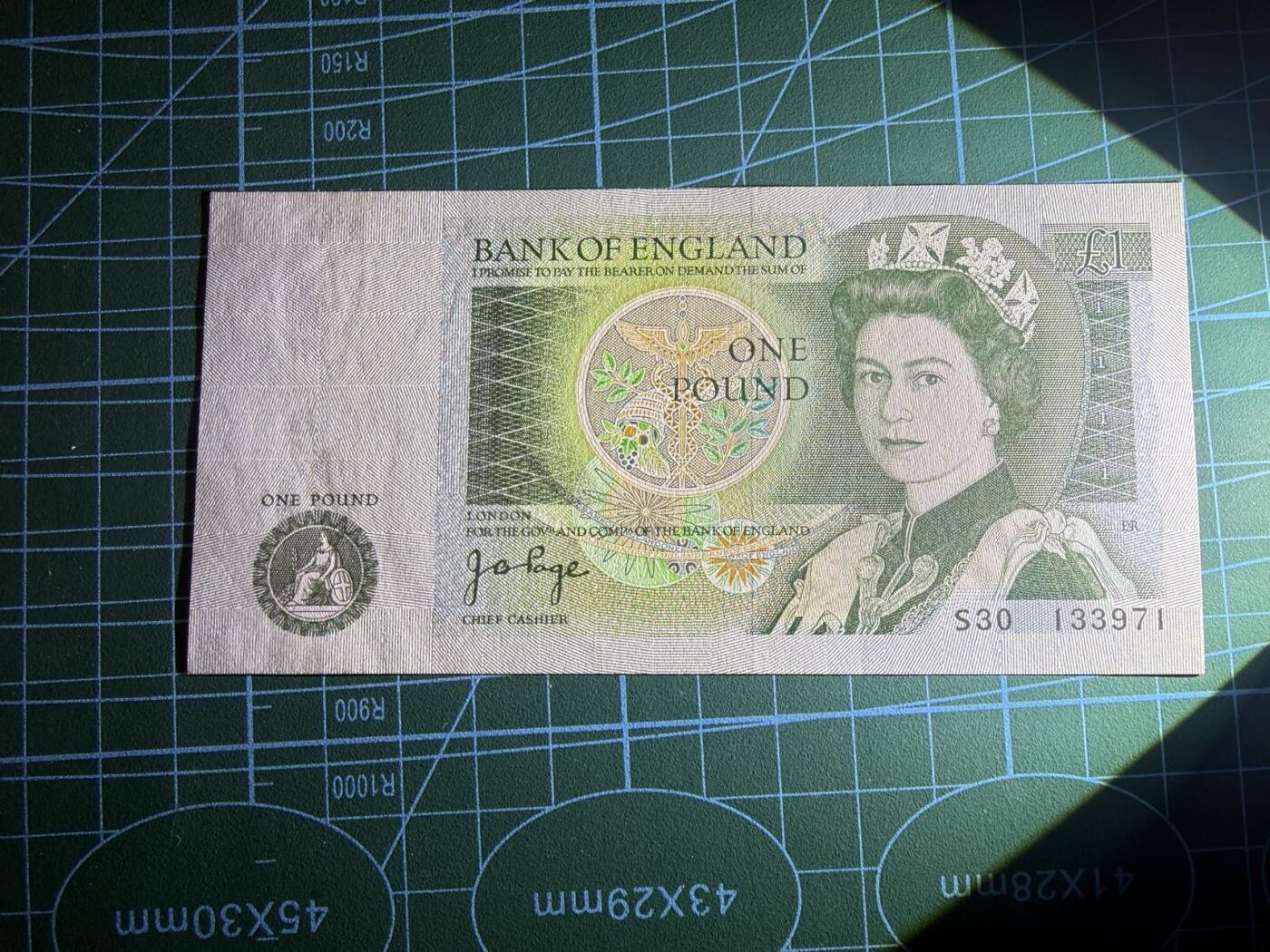 【炜奕收藏】，第五十六期，大不列颠专场 英国D序列1镑，UNC品相