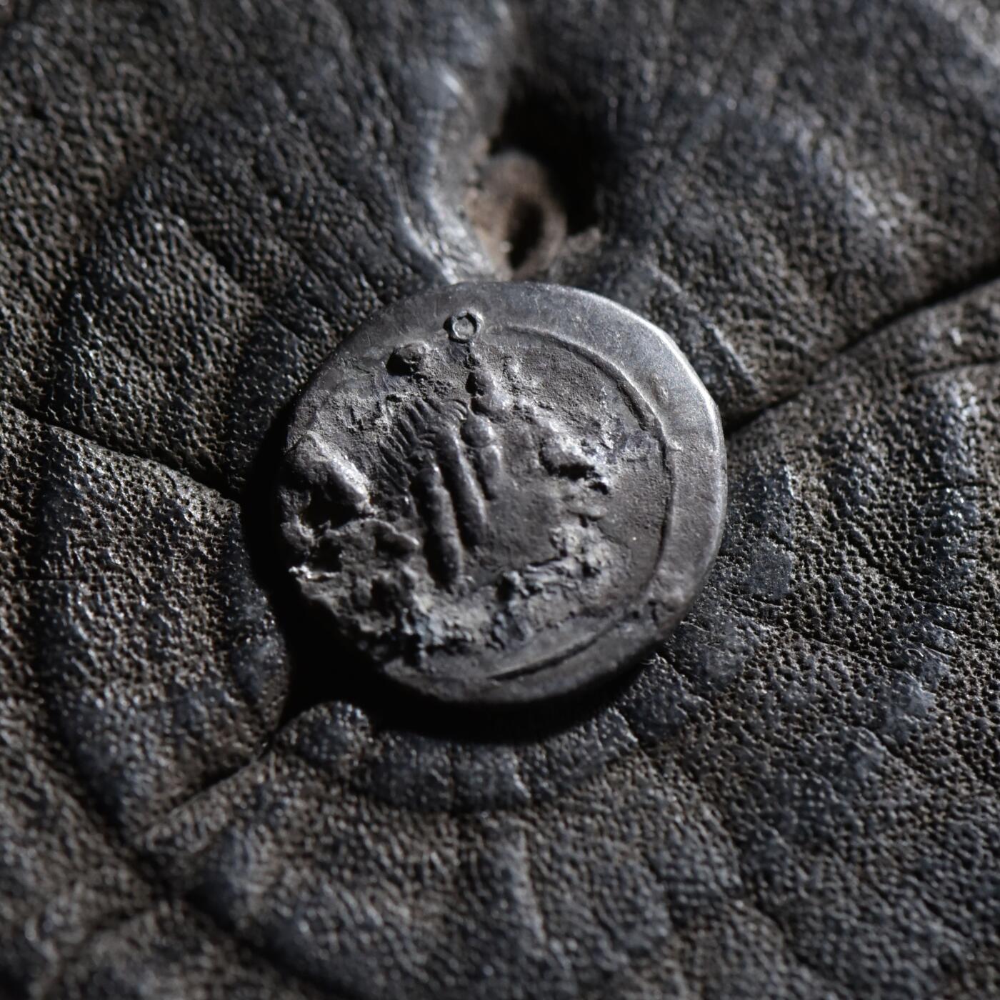 【良泉】【春节前最后一场】2月5日晚19.30点开拍！208组，本场结束后预存钱币的朋友请告知，将连同本场拍品一起邮寄，预祝诸位春节愉快！ 【极美品】公元100-120年【南阿拉伯半岛】萨巴和希木叶尔王国，阿姆丹王，1标准银币，1.46克