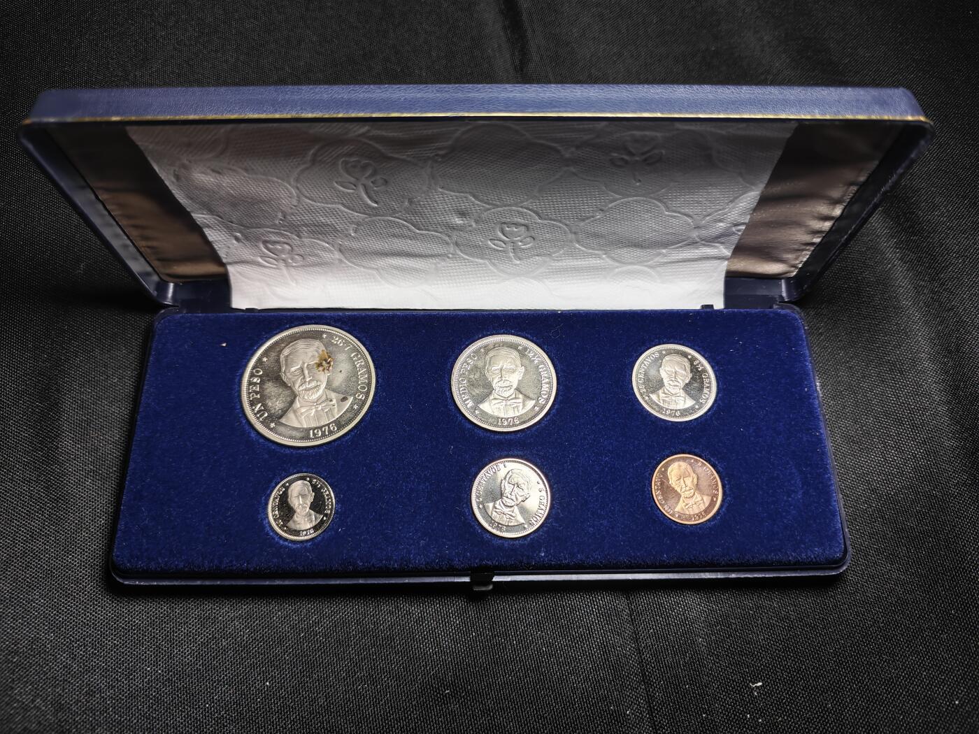 KK钱币收藏小铺  第400期  百期特拍（四拍之四）2月预留时间 周末发货  1976多米尼加共和国胡安·巴勃罗·杜阿尔特逝世 100周年 精制纪念套币 原盒 少见