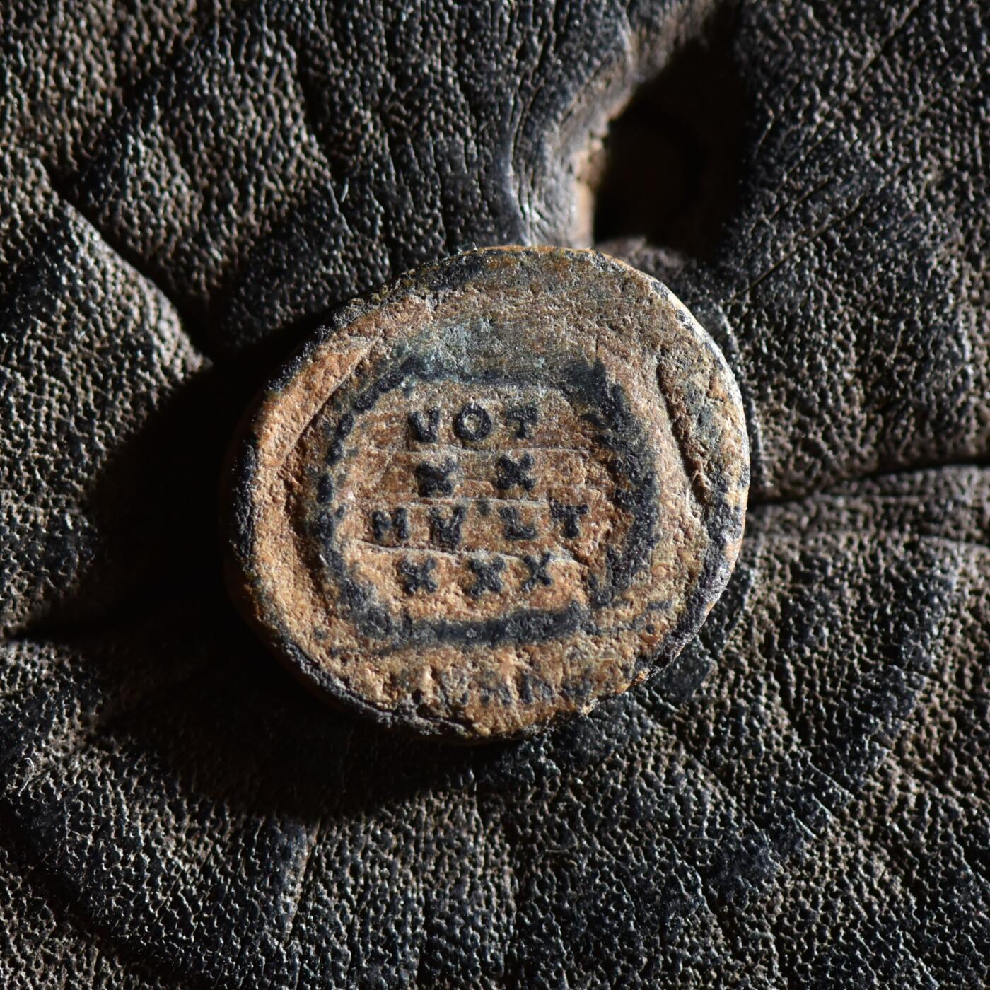 【良泉】【春节前最后一场】2月5日晚19.30点开拍！208组，本场结束后预存钱币的朋友请告知，将连同本场拍品一起邮寄，预祝诸位春节愉快！ 公元337-361年【古罗马】君士坦提乌斯二世“誓愿”铜币，1.42克