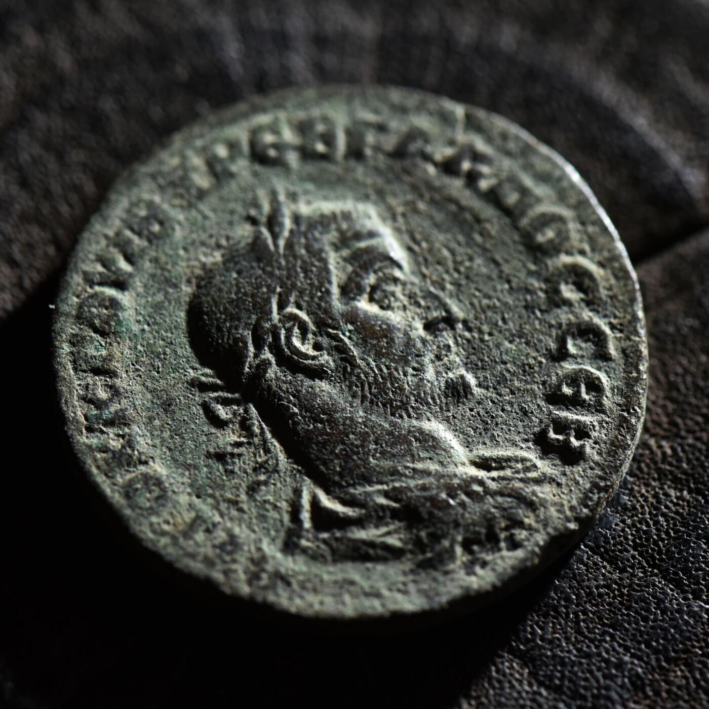 【良泉】【春节前最后一场】2月5日晚19.30点开拍！208组，本场结束后预存钱币的朋友请告知，将连同本场拍品一起邮寄，预祝诸位春节愉快！ 【极美品】15.86克，公元251年-253年【古罗马·行省】叙利亚行省-安条克城，加卢斯，八埃萨雷斯大铜币