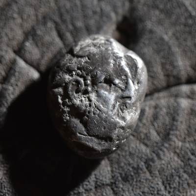 【良泉】【春节前最后一场】2月5日晚19.30点开拍！208组，本场结束后预存钱币的朋友请告知，将连同本场拍品一起邮寄，预祝诸位春节愉快！ - 10.52克，公元前420-400年【古波斯】阿拉多斯岛（圣经中的“亚发”）腓尼基铭文，一谢克尔银币，克