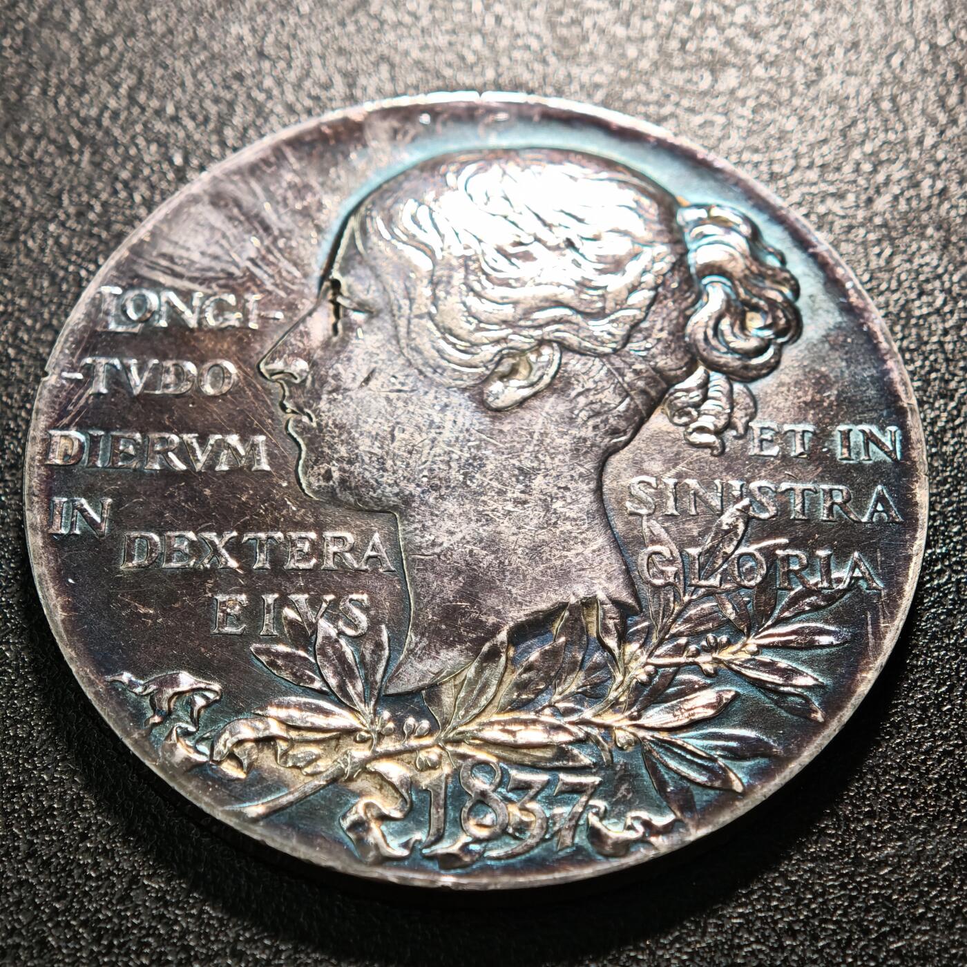 【德藏】世界币章拍卖第161期 1837年 英国维多利亚女王登基60周年纪念大银章 五彩包浆 直径约：57.7mm；重约：82.9g