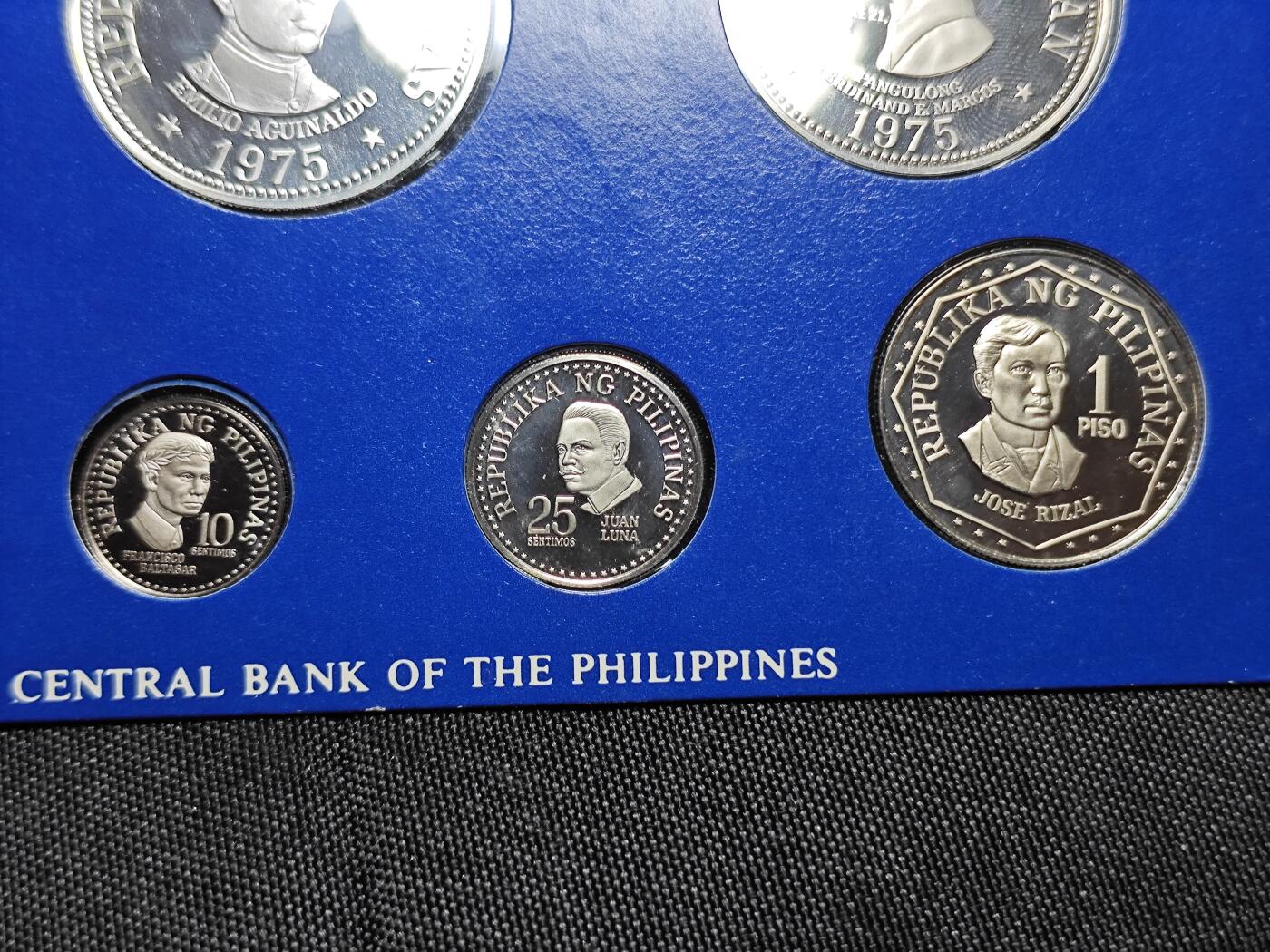 KK钱币收藏小铺  第400期  百期特拍（四拍之四）2月预留时间 周末发货  1975菲律宾大小面值精制套币 含2枚精制银币（50比索27.4克925银，25比索25克500银）