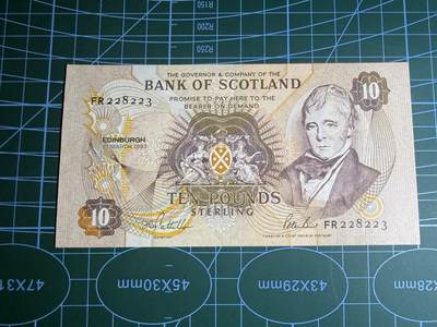 【炜奕收藏】，第五十六期，大不列颠专场 - 1993年苏格兰银行10镑，UNC-品相，号码无47，边缘潮斑