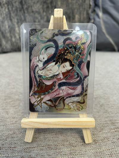 喜灰玩卡拍卖第三期限时免佣金，接代拍，免佣金帮卡友们拍卖，欢迎送拍，释放现金流，让自己有资金可以购买更多喜欢的卡牌，让别的卡友能淘到更多心仪的卡牌 - 心染老师亲签嫦娥奔月卡一张冷汤炫彩工艺