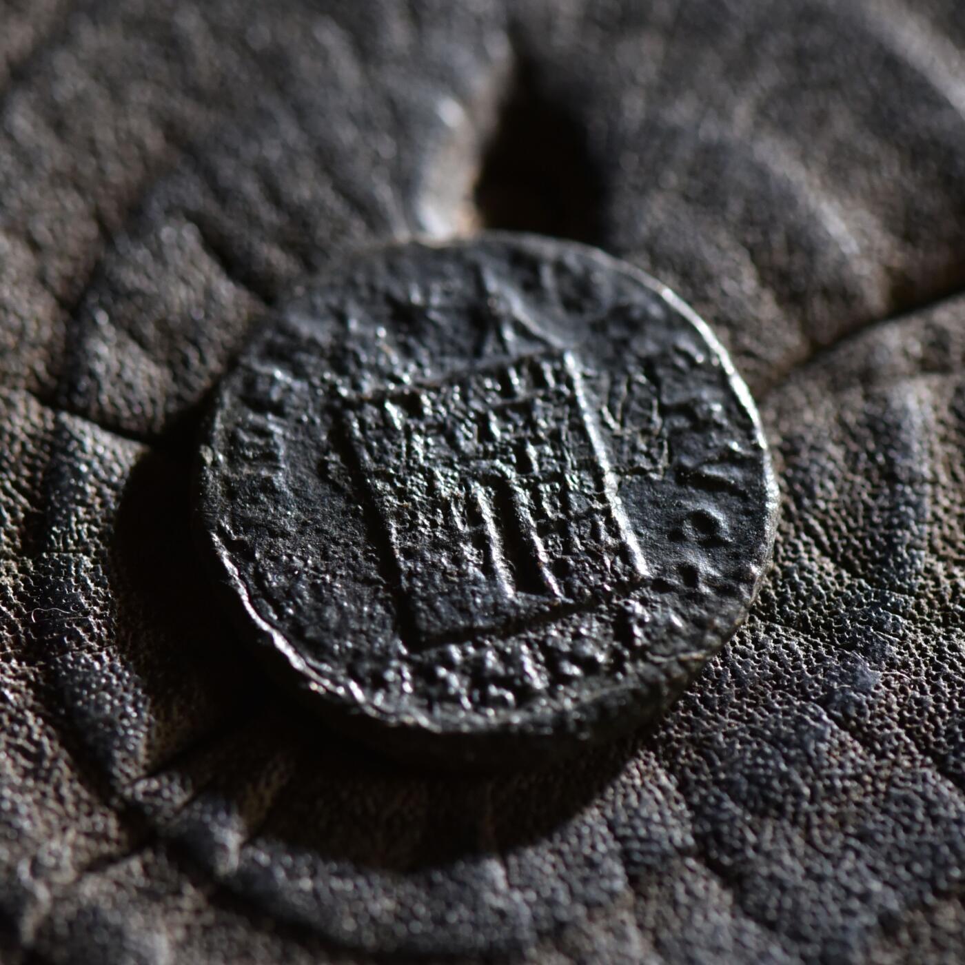 【良泉】【春节前最后一场】2月5日晚19.30点开拍！208组，本场结束后预存钱币的朋友请告知，将连同本场拍品一起邮寄，预祝诸位春节愉快！ 公元324-326年【古罗马】君士坦丁大帝“军塔营门”铜币，基齐库斯造币厂打制，2.46克