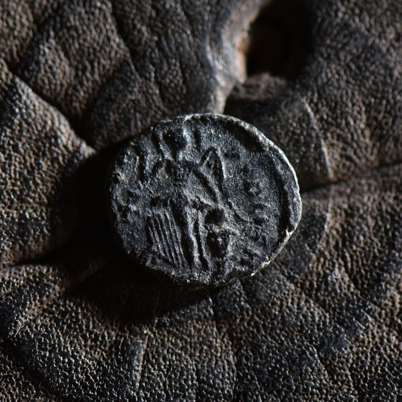 【良泉】【春节前最后一场】2月5日晚19.30点开拍！208组，本场结束后预存钱币的朋友请告知，将连同本场拍品一起邮寄，预祝诸位春节愉快！ 公元395-408年【古罗马】东罗马帝国首位皇帝-阿尔卡狄乌斯，胜利女神，微型铜币，1.32克