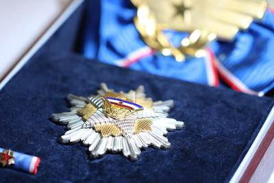 大猫徽章拍卖 第286期 南斯拉夫一级旗帜勋章 原盒全品