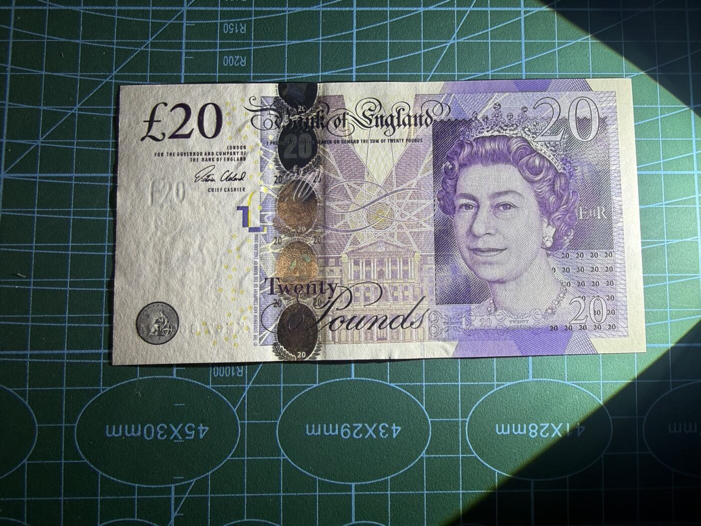 【炜奕收藏】，第五十六期，大不列颠专场 英国F序列20镑，UNC品相