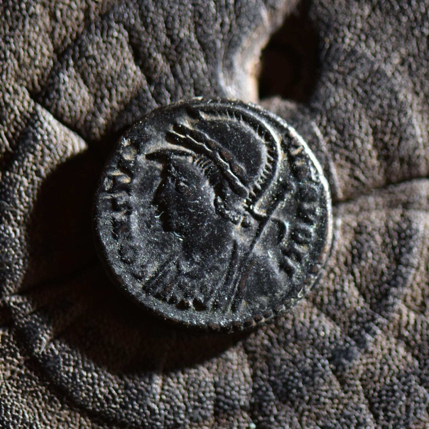 【良泉】【春节前最后一场】2月5日晚19.30点开拍！208组，本场结束后预存钱币的朋友请告知，将连同本场拍品一起邮寄，预祝诸位春节愉快！ 【极美品】公元330-340年【古罗马】君士坦丁大帝“胜利女神”铜币，君士坦丁堡迁都纪念，2.45克