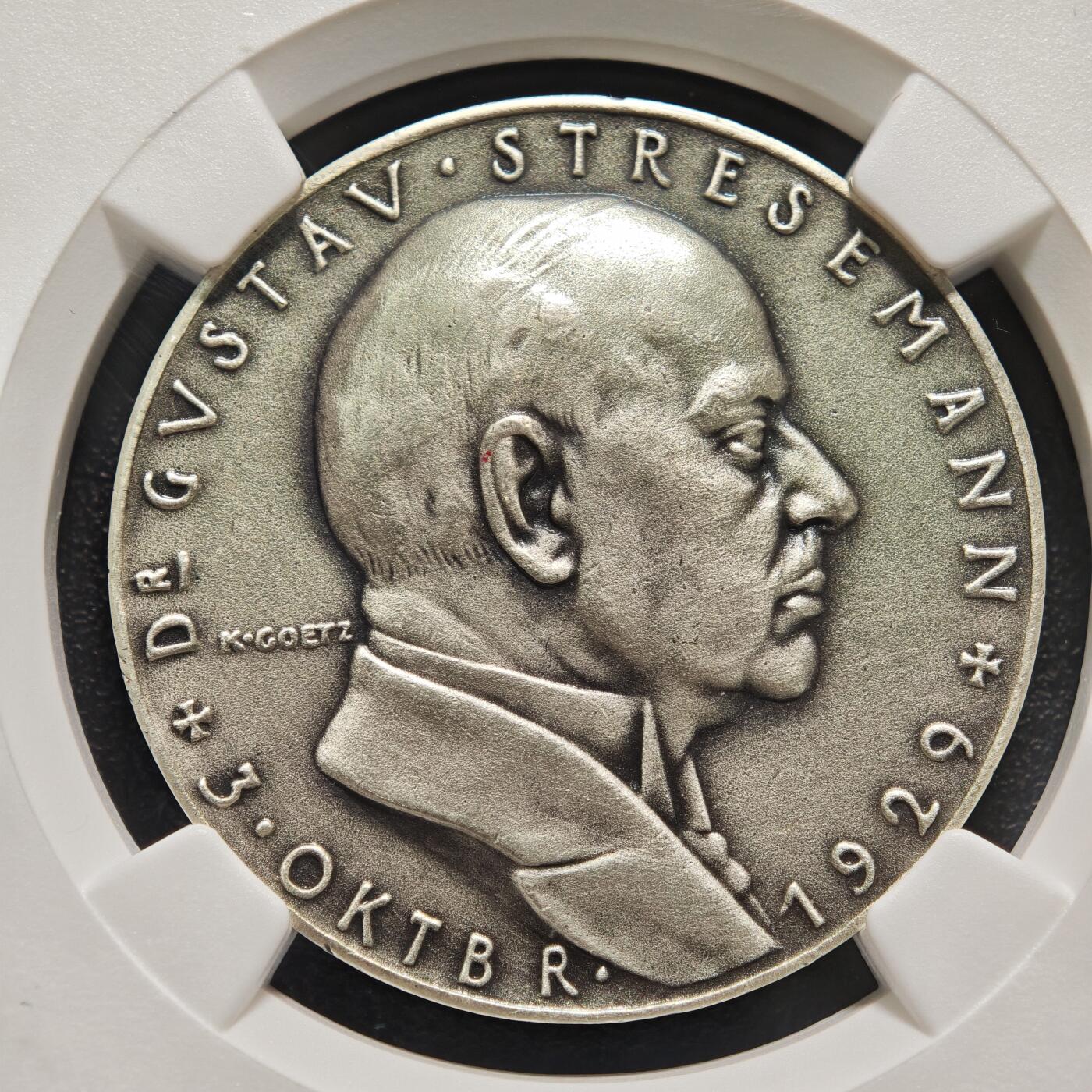 【德藏】世界币章拍卖第161期 1929年 德国魏玛共和国总理及外交部长1926年诺贝尔和平奖获得者古斯塔夫·施特雷泽曼去世纪念银章 名家卡尔歌茨作品 磨砂质感 NGC MS63