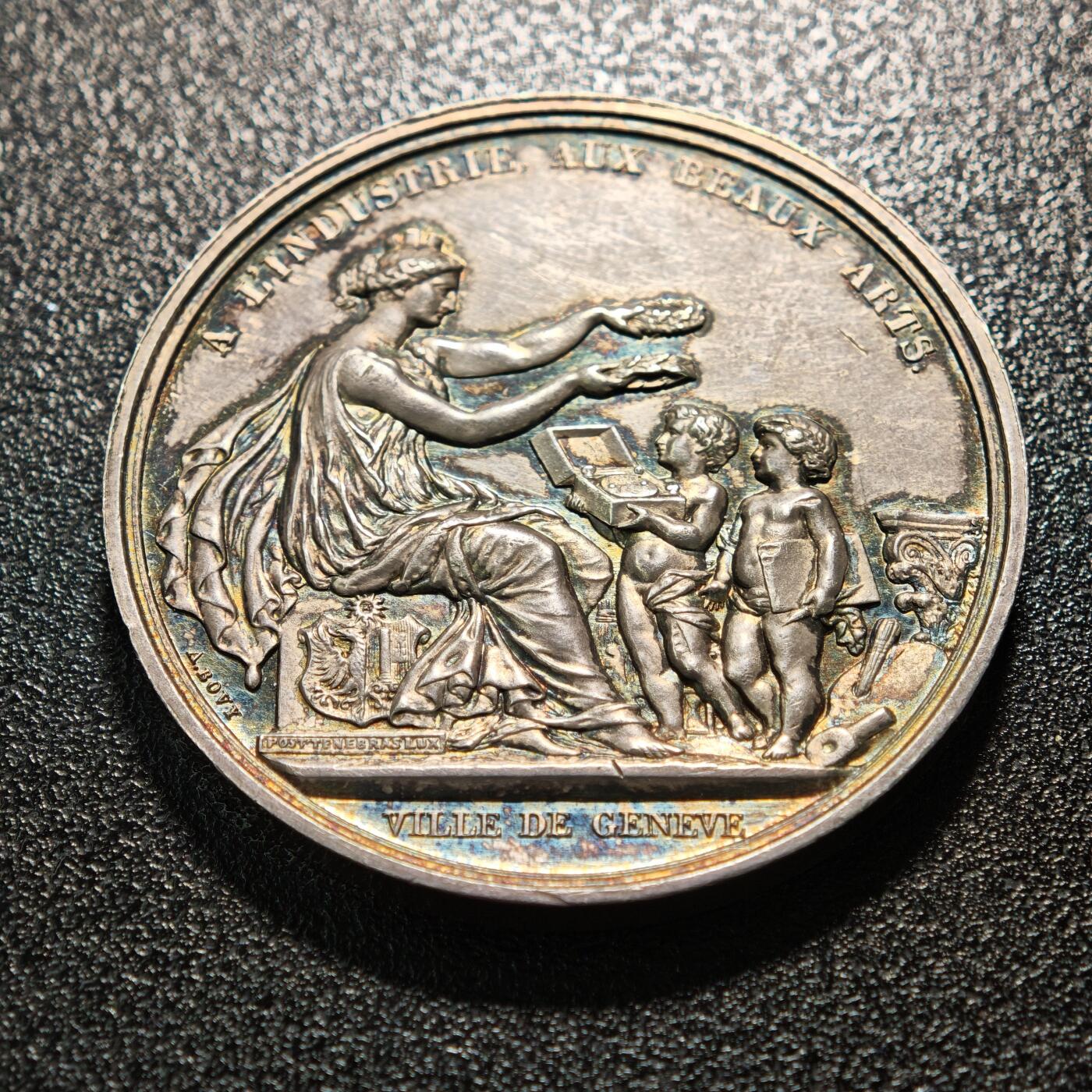 【德藏】世界币章拍卖第161期 1924年 瑞士日内瓦钟表学校百年奖章纪念大银章 瑞士著名章牌雕刻家:安东尼·博维作品 直径约：45.8mm；重约：48.1g