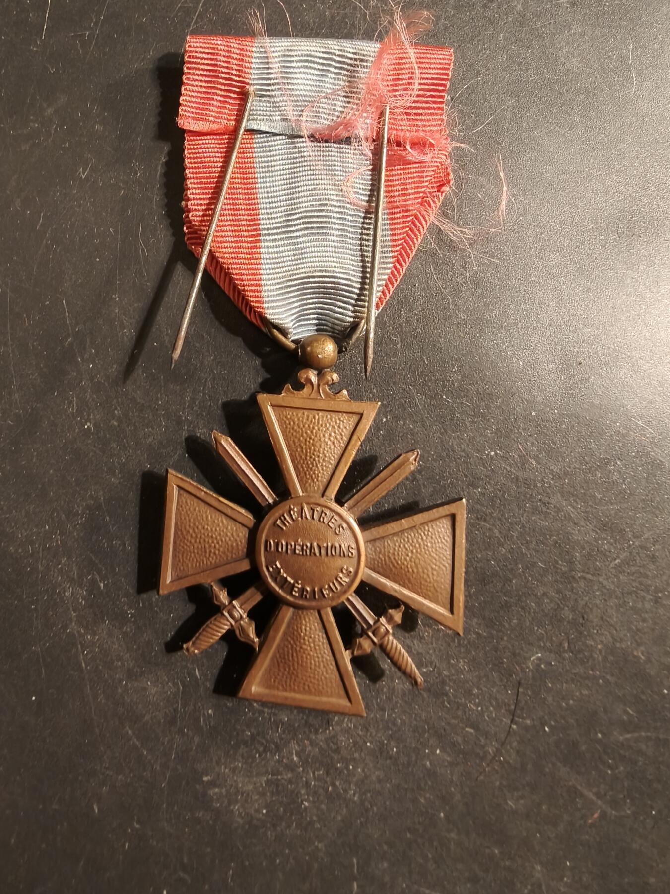 老王徽章第176期 法国海外行动版战争十字奖章   4颗铜星勋饰