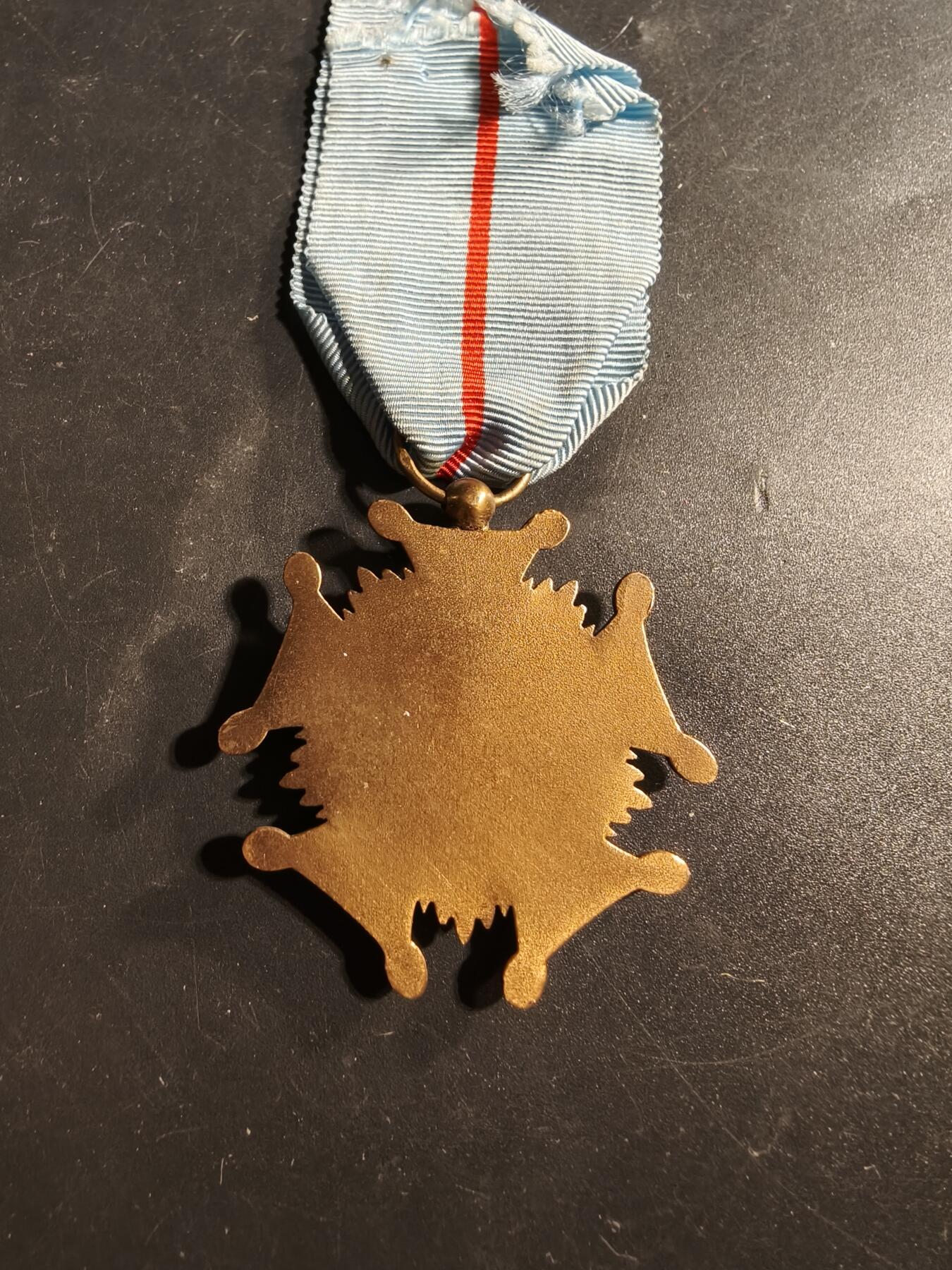 老王徽章第176期 法国骑士级礼仪勋章     原盒带厂标