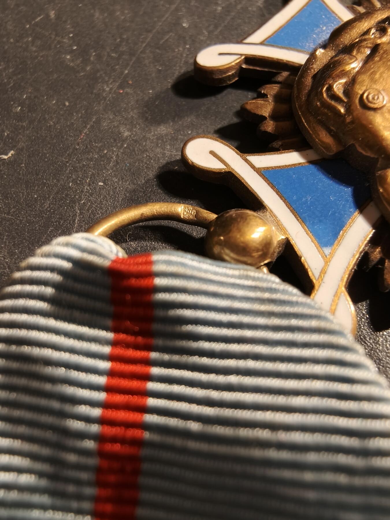 老王徽章第176期 法国骑士级礼仪勋章     原盒带厂标