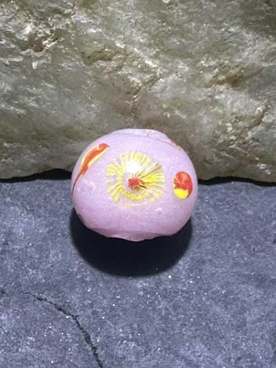 建国前后库存冰粉色祥云立体凤眼琉璃珠一颗， - 建国前后库存冰粉色祥云立体凤眼琉璃珠一颗，