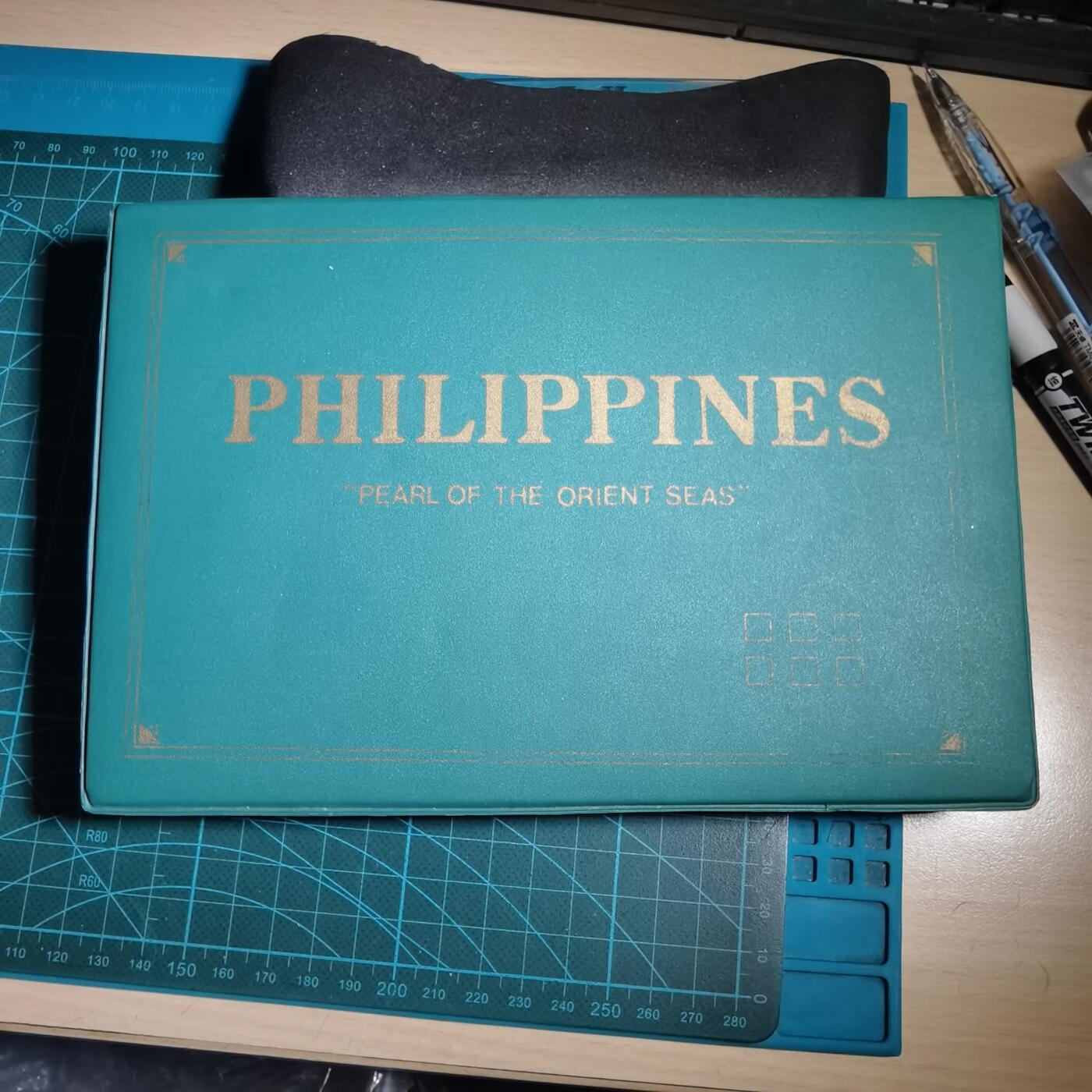 沼泽如烟--第956场 菲律宾邮票币册有裂