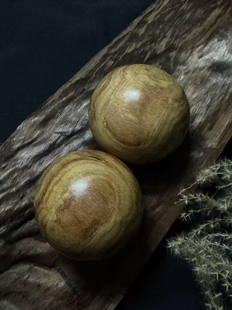 零元拍：  海南黄花梨超大大手球一对，尺寸：55MM