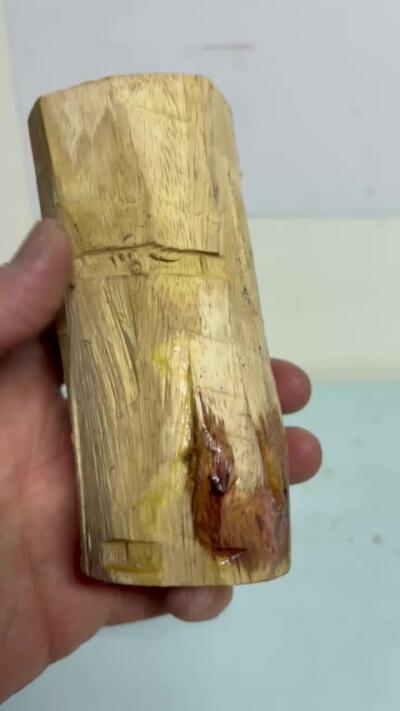 零元拍：  NO.110-2海南黄花梨原料。尺寸约115/40/40MM