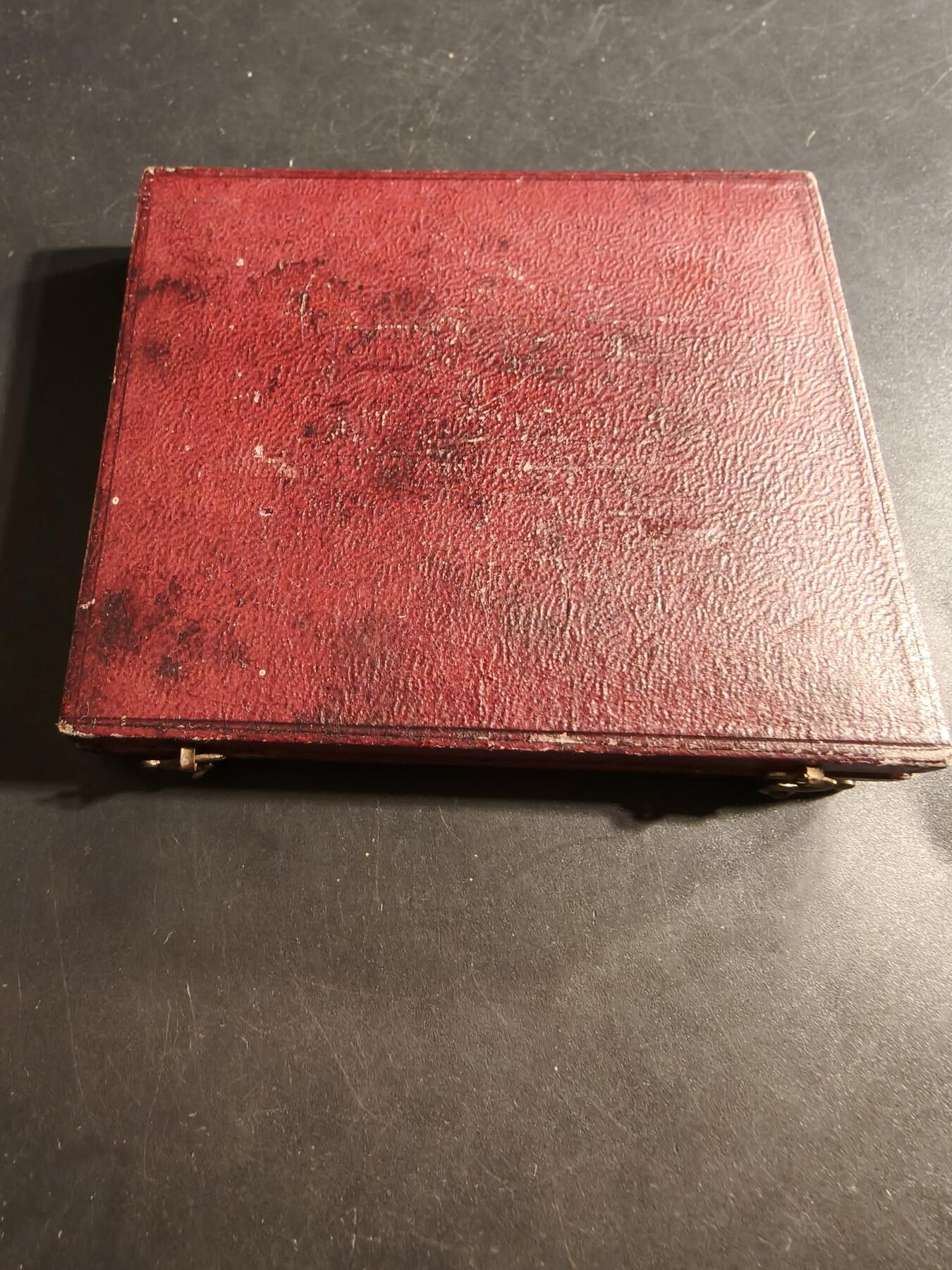 老王徽章第176期 法国鲁昂地区建筑和公共工程雇主协会方形大铜章     原盒     尺寸69×54mm     重量140g