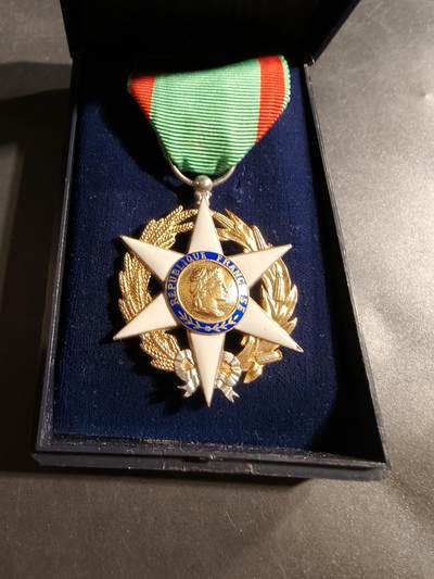 老王徽章第176期 - 法国骑士级农业功绩勋章    原盒    950银质珐琅    