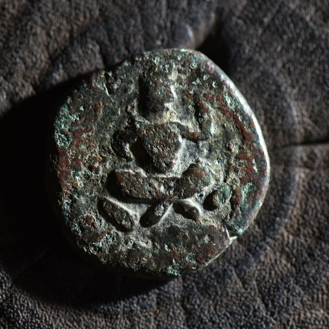 【良泉】【春节前最后一场】2月5日晚19.30点开拍！208组，本场结束后预存钱币的朋友请告知，将连同本场拍品一起邮寄，预祝诸位春节愉快！ 【少见】公元158-195年【古印度】贵霜王朝，胡维色迦【坐像版】大铜币，9.95克