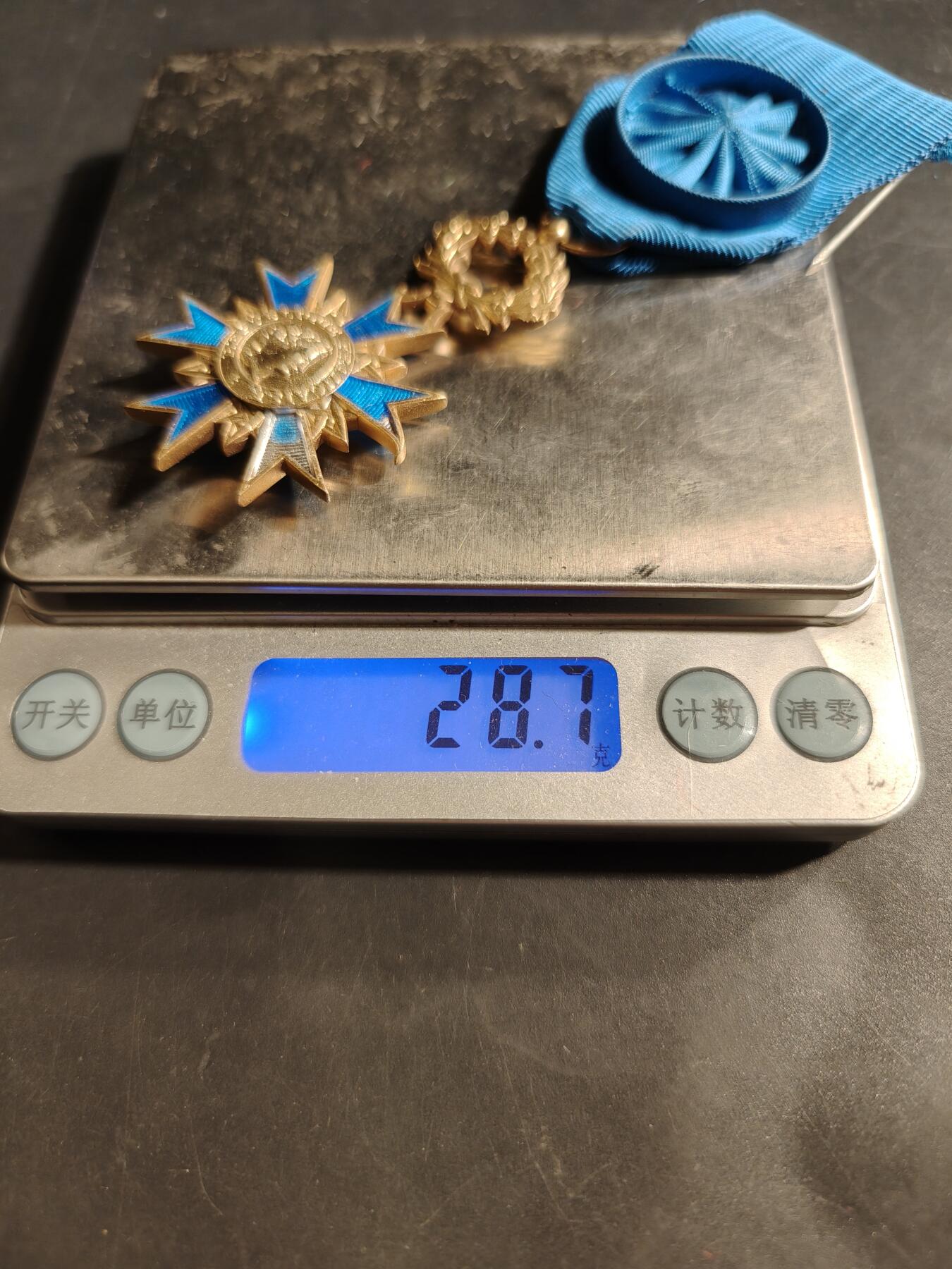 老王徽章第176期 法国军官级国家功勋勋章    原盒    早期950银镀金珐琅     28.7g