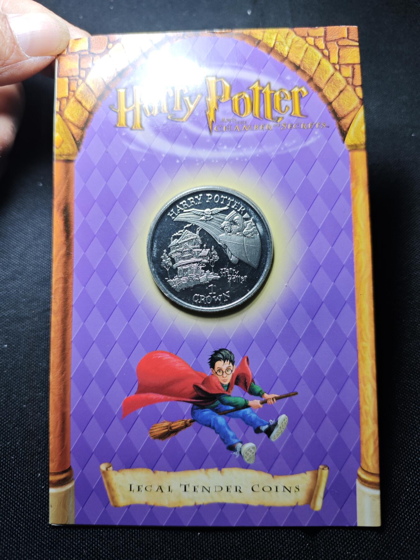 KK钱币收藏小铺  第400期  百期特拍（四拍之四）2月预留时间 周末发货  2002马恩岛1克朗卡册 哈利波特系列克朗币 乘飞车来到地洞纪念 