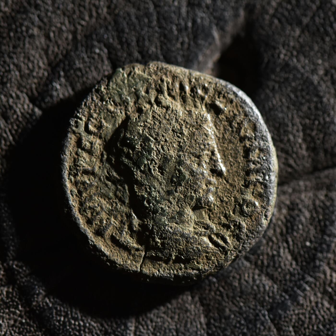 【良泉】【春节前最后一场】2月5日晚19.30点开拍！208组，本场结束后预存钱币的朋友请告知，将连同本场拍品一起邮寄，预祝诸位春节愉快！ 公元238-244年【古罗马·行省】戈尔迪安三世，尼凯亚城，军旗铜币，4.2克