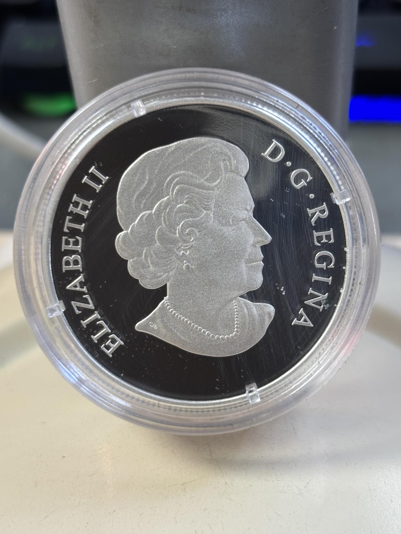 第187期拍卖 加拿大2012年蜜蜂镶嵌威尼斯彩色玻璃1盎司银币，9999银，发行10000枚