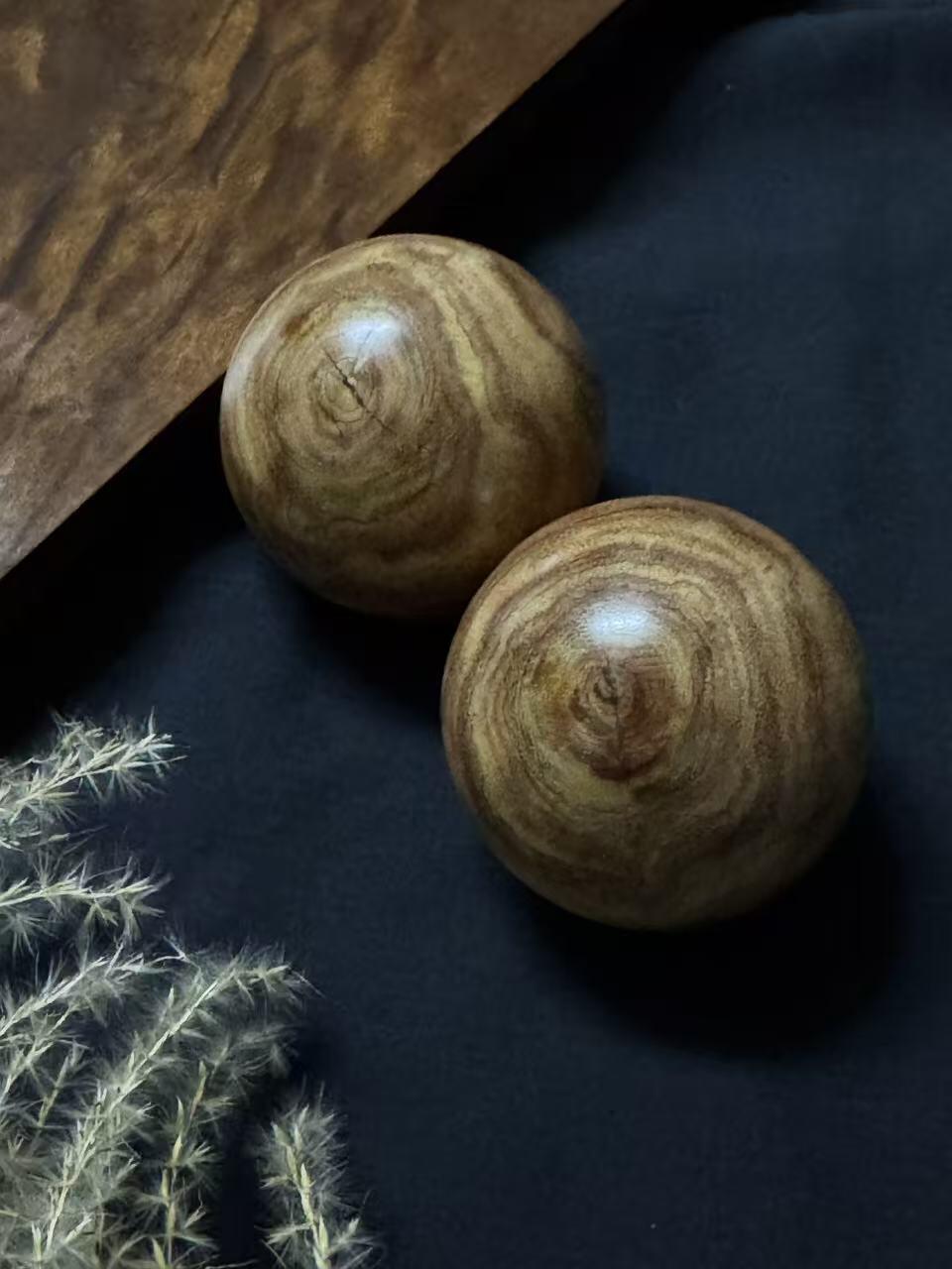 零元拍：  海南黄花梨超大大手球一对，尺寸：55MM