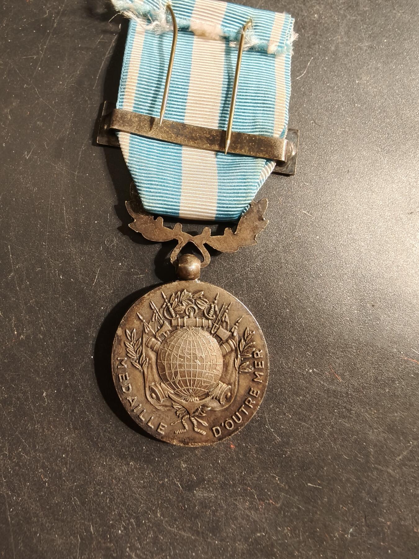 老王徽章第176期 法国殖民奖章    带远东勋条