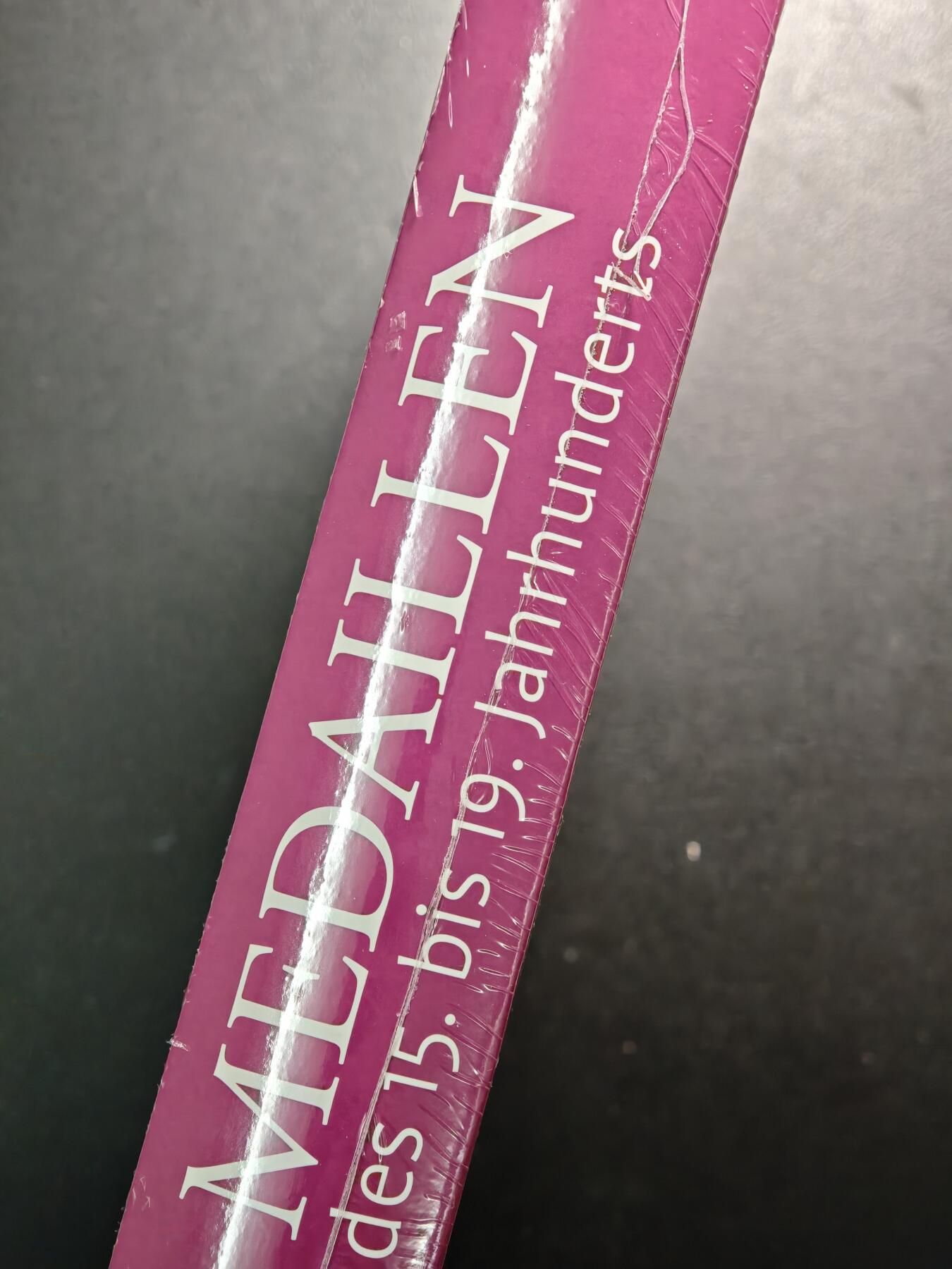 【德藏】世界币章拍卖第161期 全新未拆封 德国赫尔佐格–安东–乌里希博物馆15-19世纪章牌专著 全书约504页 全彩铜版纸印刷 硬壳精装