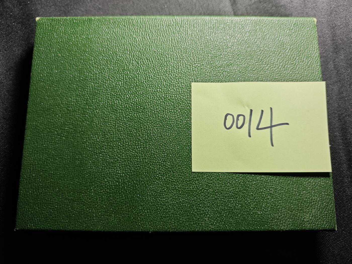 KK钱币收藏小铺  第400期  百期特拍（四拍之四）2月预留时间 周末发货  1988牙买加精制套币 盒证全 带$10纪念银币和$5两枚大银币 发行量1000