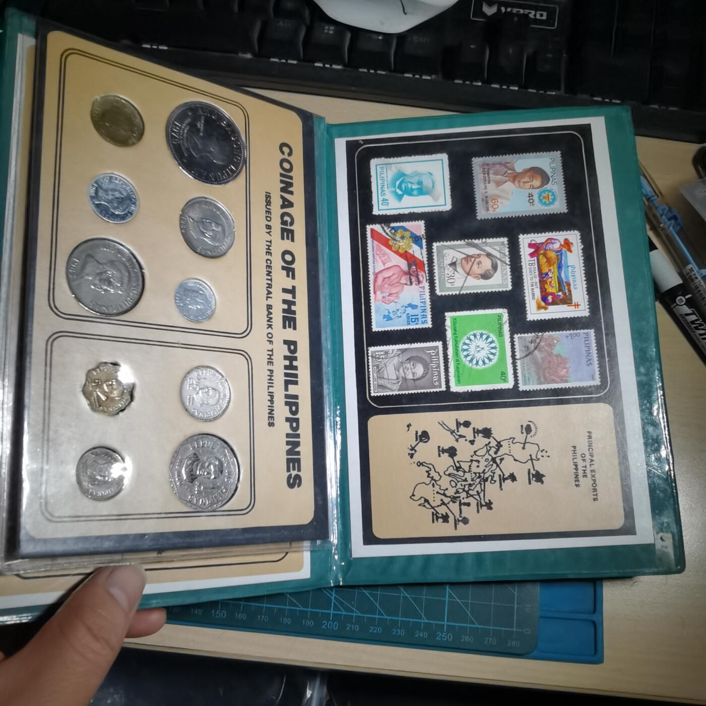 沼泽如烟--第956场 菲律宾邮票币册有裂