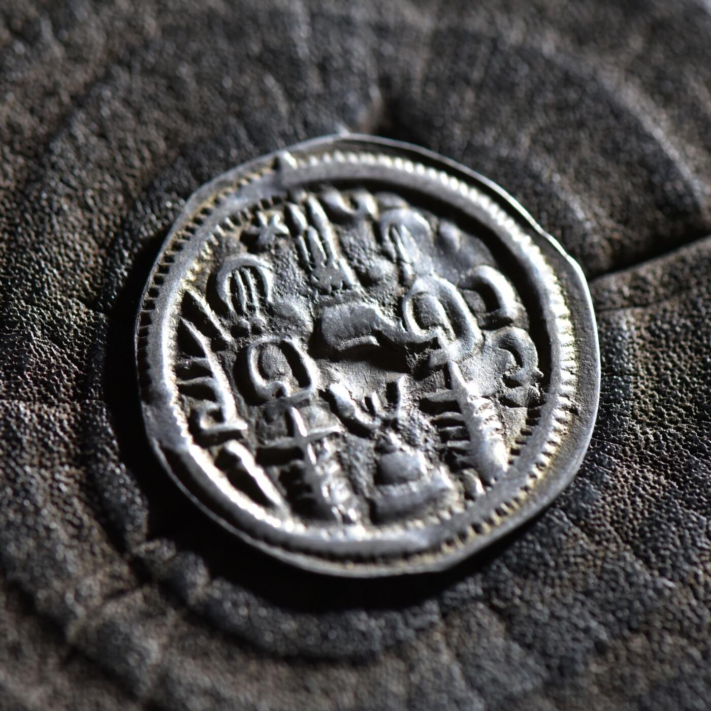 【良泉】【春节前最后一场】2月5日晚19.30点开拍！208组，本场结束后预存钱币的朋友请告知，将连同本场拍品一起邮寄，预祝诸位春节愉快！ 公元579-590年【萨珊帝国】霍米兹德四世，一德拉克马剪边改伊斯兰第尔汗银币，2.32克