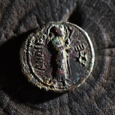 【良泉】【春节前最后一场】2月5日晚19.30点开拍！208组，本场结束后预存钱币的朋友请告知，将连同本场拍品一起邮寄，预祝诸位春节愉快！ - 【铭文清晰】【美品】佛教的三大护法王——迦腻色伽一世，公元128-158年【古印度】贵霜王朝“娜娜女神”二德拉克马铜币，8.18克