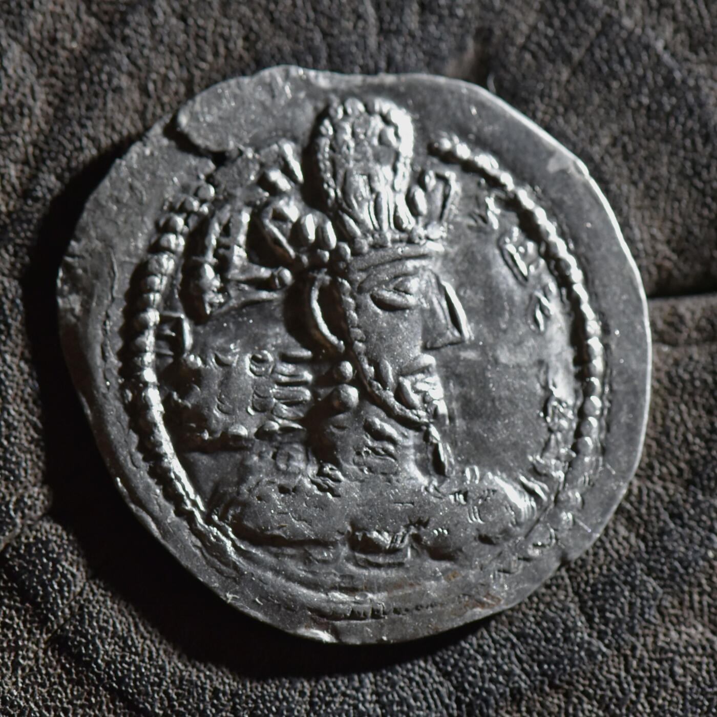 【良泉】【春节前最后一场】2月5日晚19.30点开拍！208组，本场结束后预存钱币的朋友请告知，将连同本场拍品一起邮寄，预祝诸位春节愉快！ 【极美品】【宽胚 喀布尔造币厂版】公元309-379年【波斯帝国】萨珊王朝，沙普尔二世，一德拉克马银币，4.15克